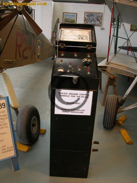 DH82b Radio Control Equipment